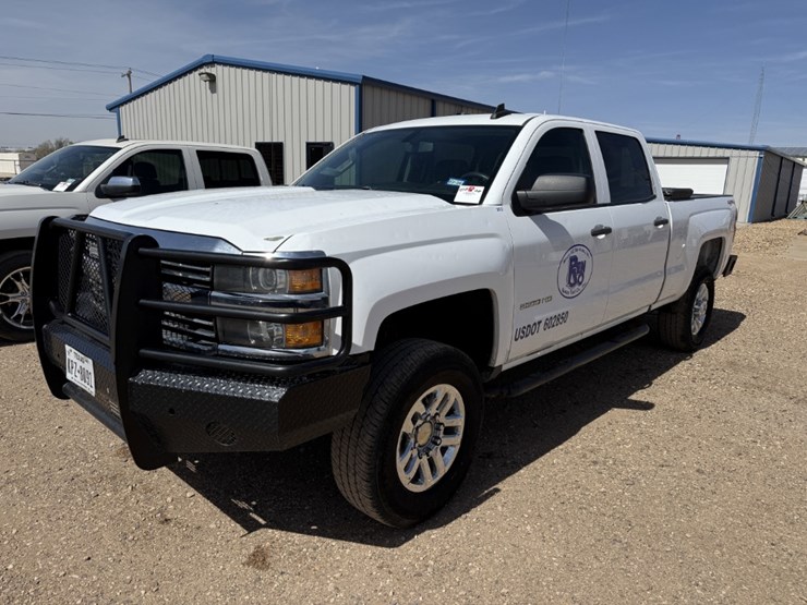 2015-chevrolet-silverado-2500hd-image-1