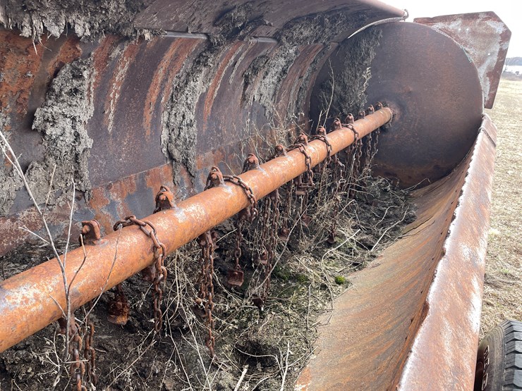 #211-•-slinger-style-manure-spreader-image-16