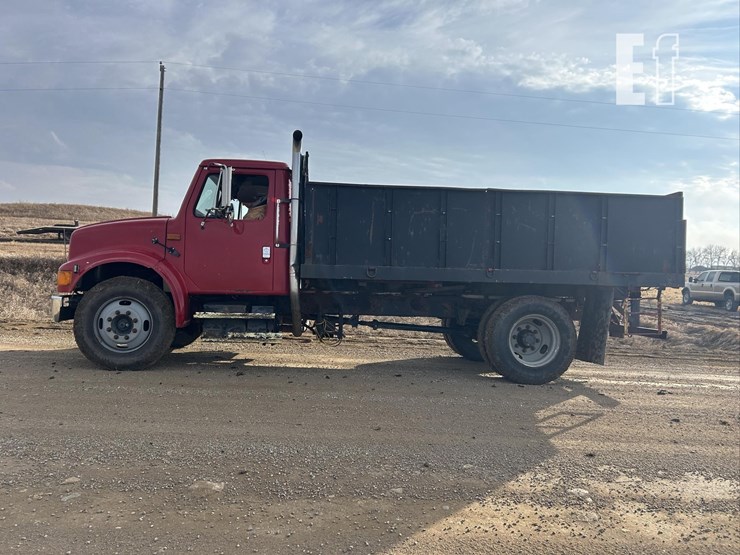 2002-international-4700-image-5