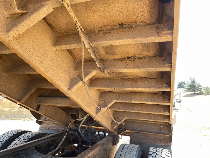#401-•-1991-mac-rb688s-dump-truck-(has-mn-title)-image-74