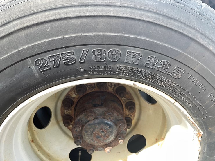 #123-•-2006-volvo-day-cab-semi-tractor-(has-wi-title)-image-52