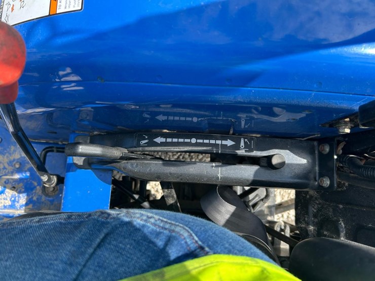 2016-new-holland-workmaster-33-image-25