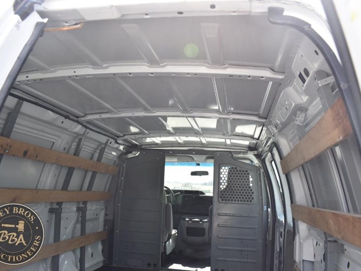 2014-ford-e250-image-21