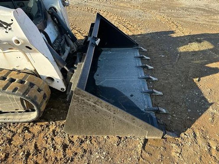 wildcat-80"-skid-steer-high-capacity-tooth-bucket-image-3
