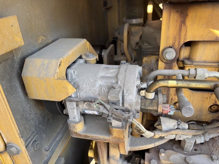 caterpillar-143h-image-64