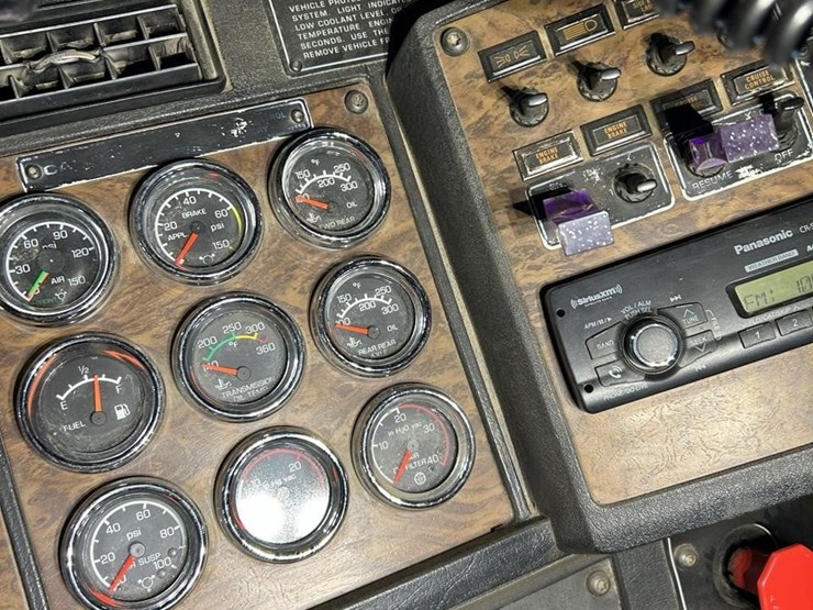 1996-kenworth-t600-image-32