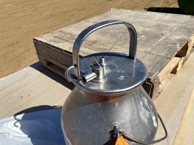 #3959-•-de-laval-milk-bucket-image-4