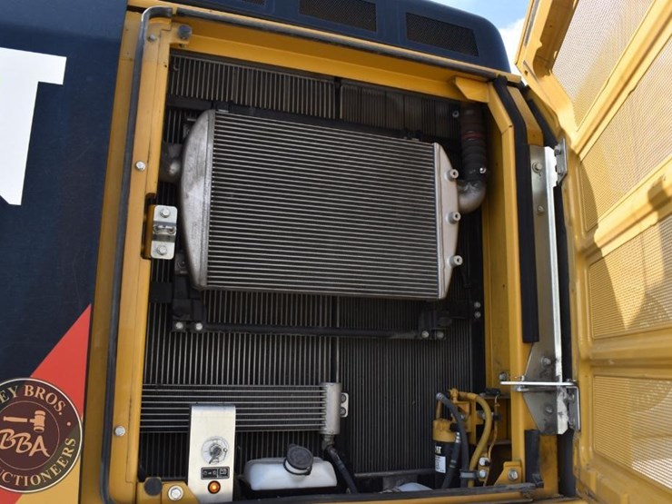 2019-caterpillar-326fl-image-48