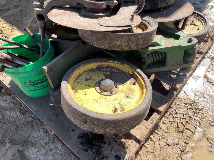 #3956-•-(12)-john-deere-single-disc-culters-image-18