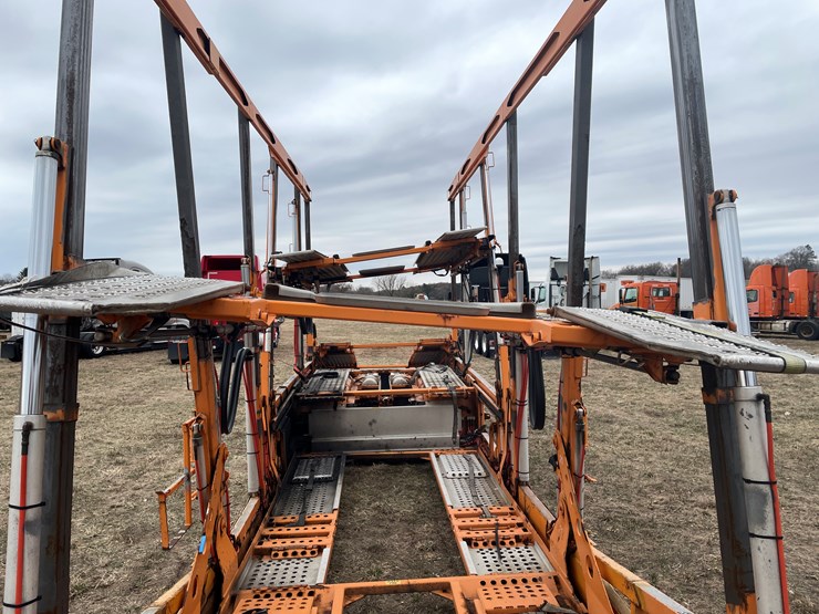 #110-•-2014-volvo-car-hauler-semi-and-trailer-(has-wi-title)-image-30