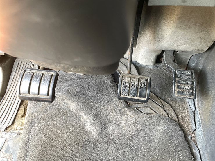 #122-•-2009-volvo-day-cab-semi-tractor-(has-wi-title)-image-82