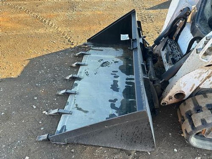 wildcat-74"-skid-steer-high-capacity-tooth-bucket-image-6