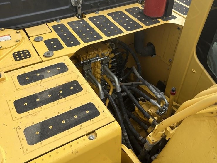 2018-komatsu-pc210-lc-11-image-27