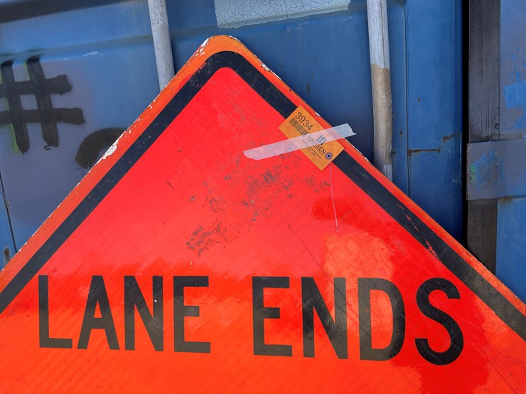 #3934-•-retired-fiberglass-road-signs-image-3