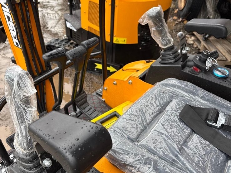 new-vicsec-co-mini-excavator-model-vc16p-image-6