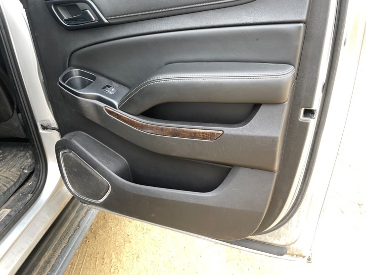 2015-chevrolet-suburban-image-44