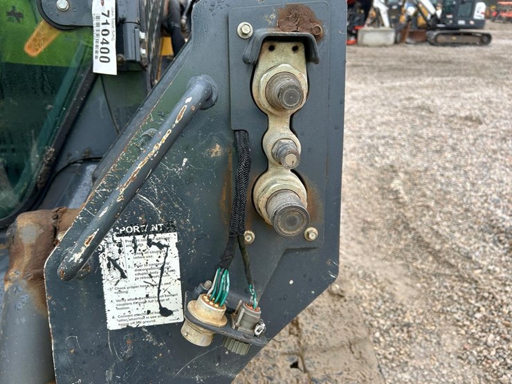 2020-deere-325g-image-11