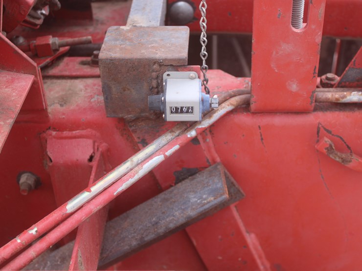 new-holland-580-image-48