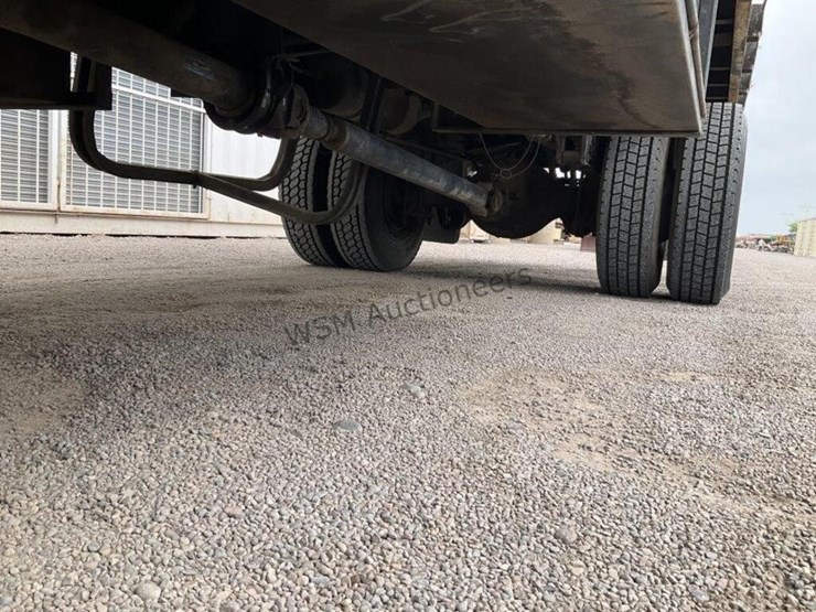 1996-freightliner-fl70-image-27