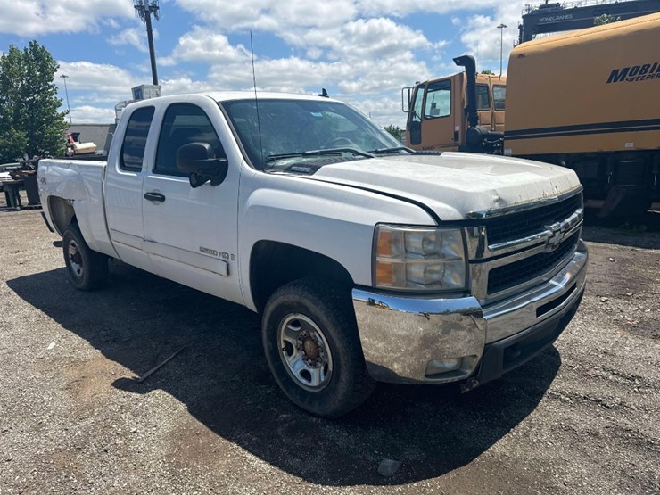 2008-chevrolet-silverado-2500-image-3