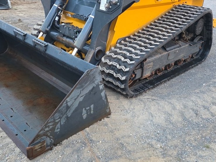 2023-deere-331g-image-34