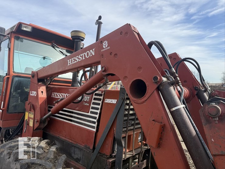 hesston-tractor-2805-image-17