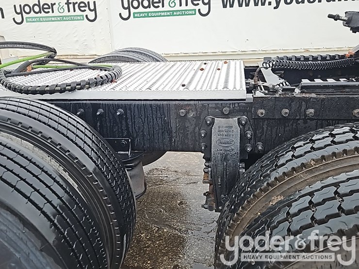 2014-peterbilt-579-image-14