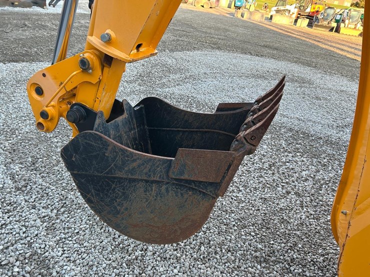 2021-jcb-3cx-image-14