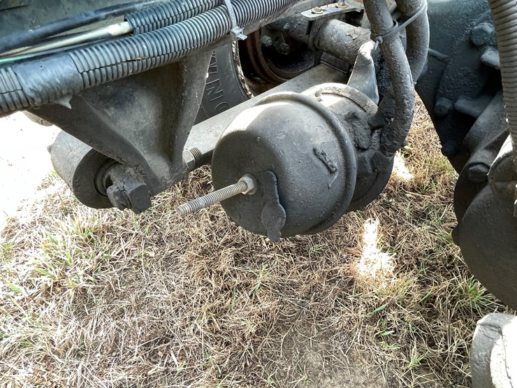 #134-•-2001-freightliner-century-class-sleeper-cab-semi-tractor-(has-wi-title)-(non-runner)-image-20