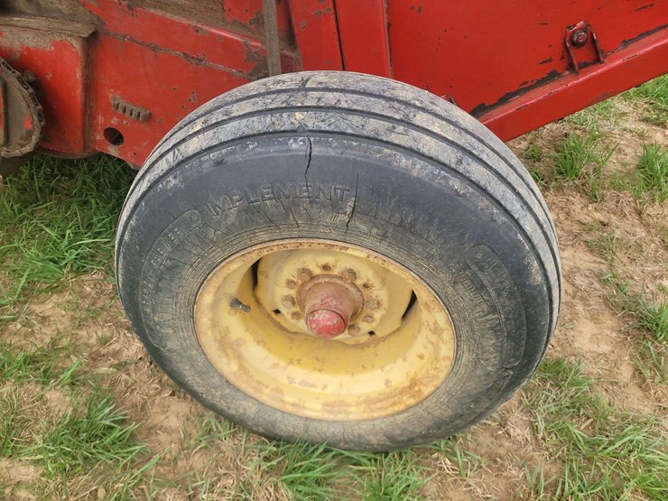 new-holland-853-image-12