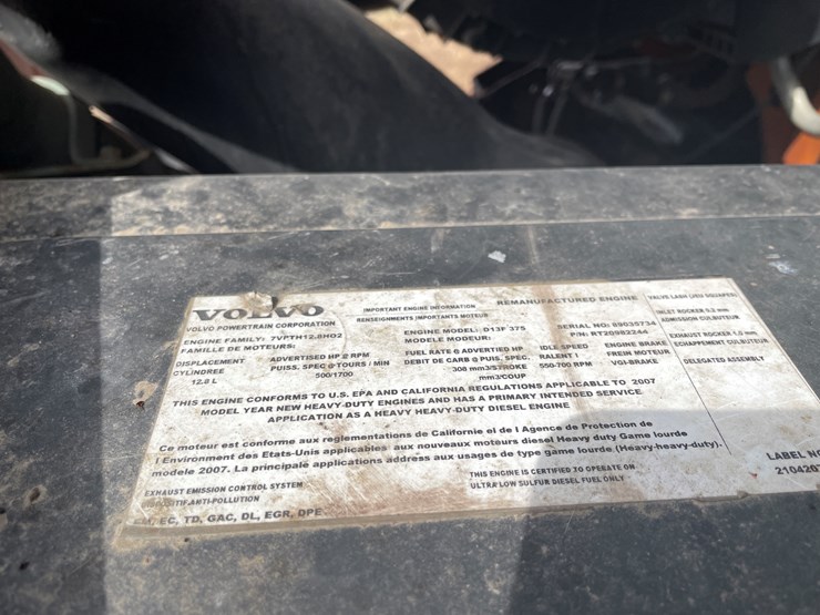 #121-•-2009-volvo-day-cab-semi-tractor-(has-wi-title)-image-65