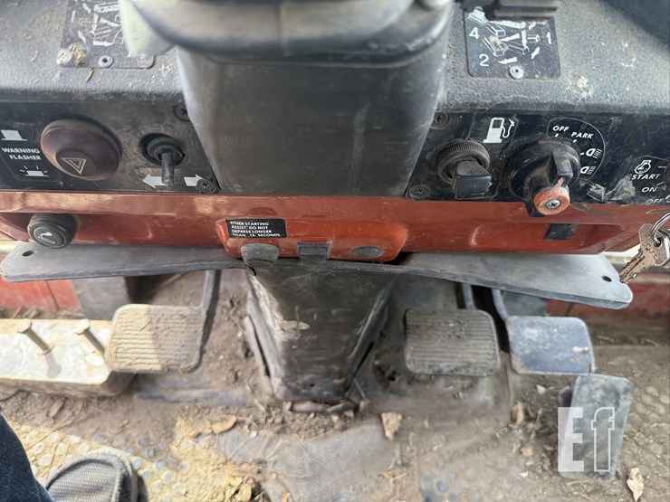 hesston-tractor-2805-image-33