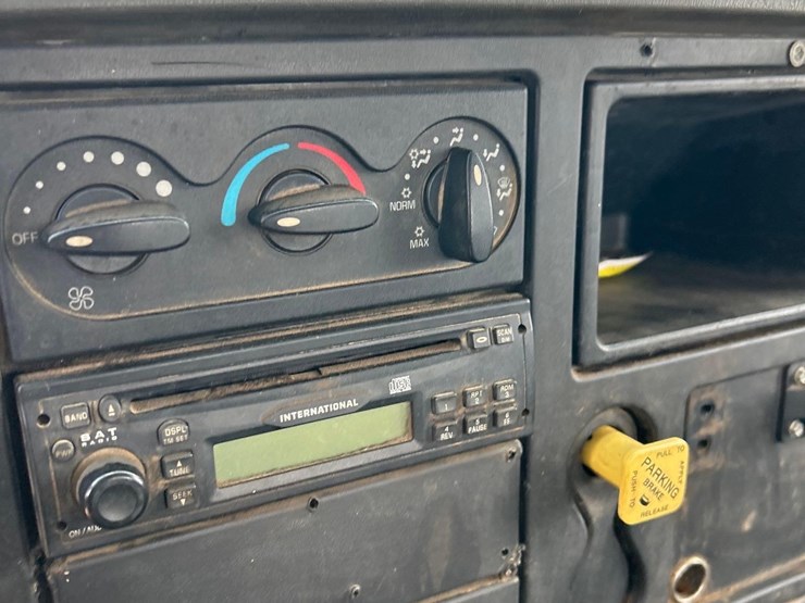 2005-international-4300-image-36