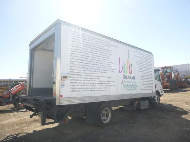 2016-isuzu-nqr-image-3