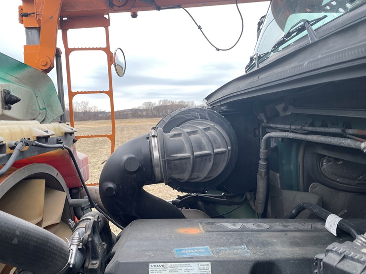 #110-•-2014-volvo-car-hauler-semi-and-trailer-(has-wi-title)-image-77