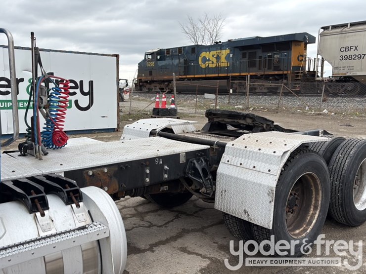 2018-peterbilt-579-image-12