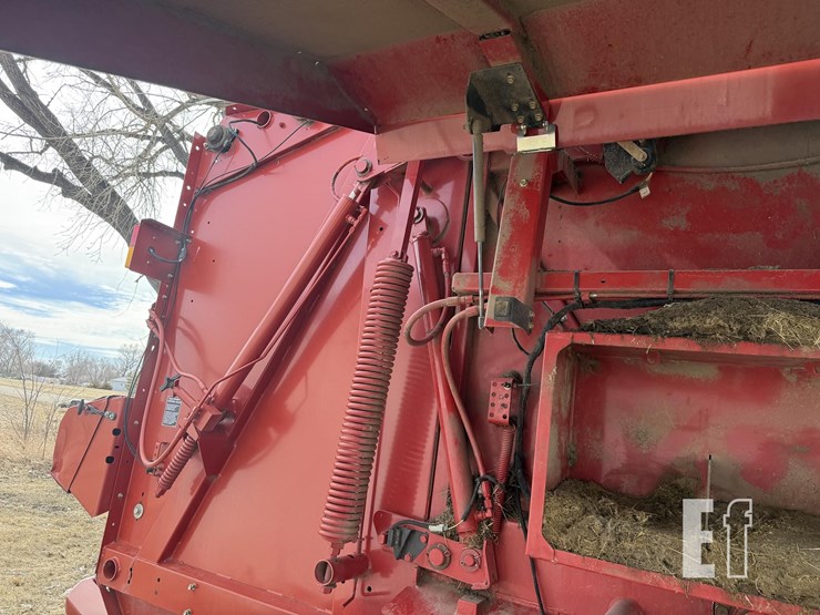 new-holland-br7090-image-7