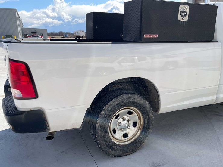 2015-dodge-1500-image-21