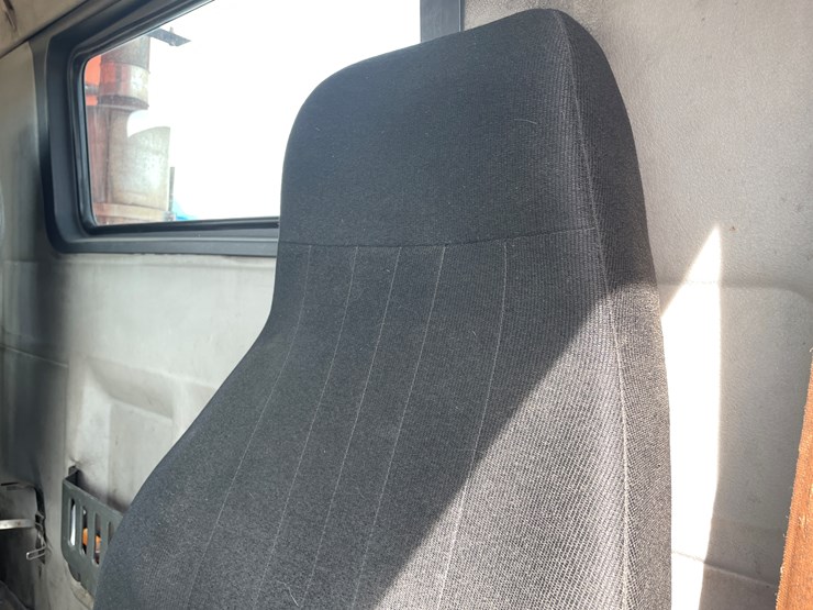 #123-•-2006-volvo-day-cab-semi-tractor-(has-wi-title)-image-80