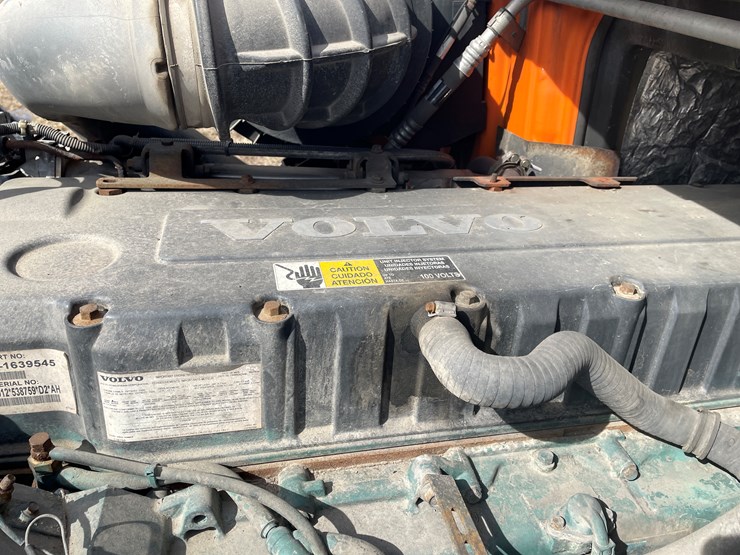 #123-•-2006-volvo-day-cab-semi-tractor-(has-wi-title)-image-68