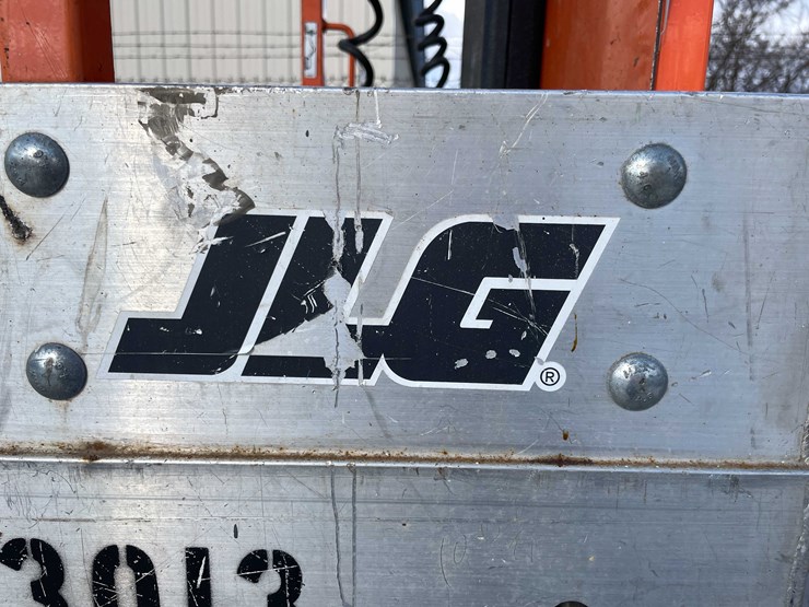 2014-jlg-2630es-image-9