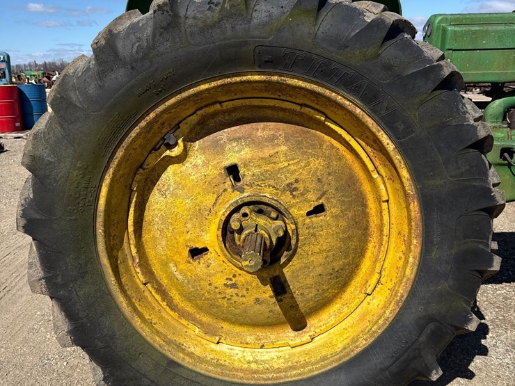 john-deere-b-image-4