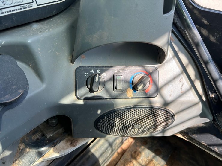 2022-bobcat-t770-image-27