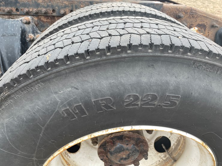 #114-•-2017-freightliner-single-axle-day-cab-semi-tractor-(has-wi-title)-image-44