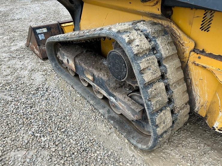 2017-deere-323e-image-16