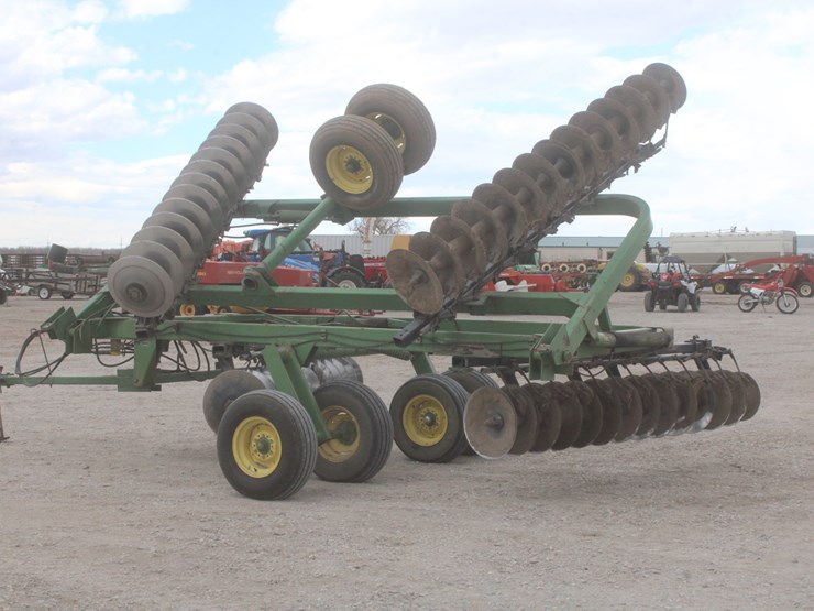 john-deere-220-image-4