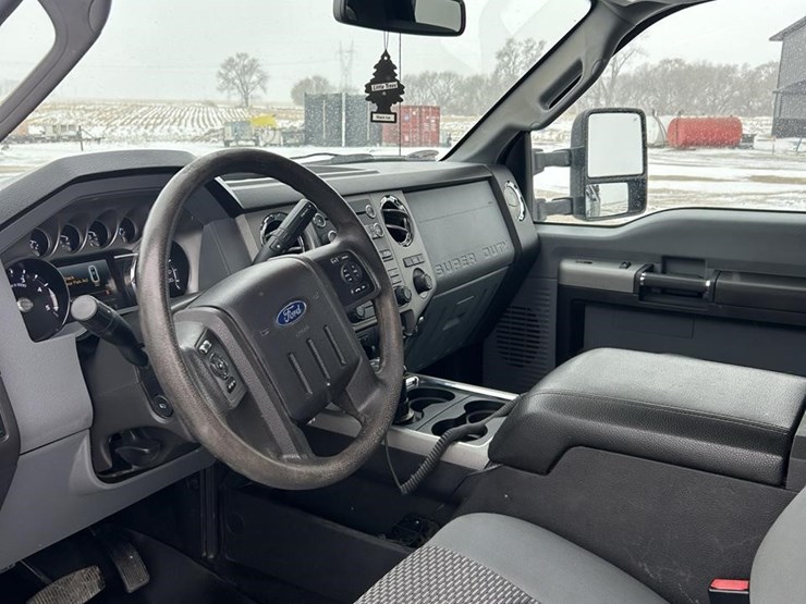 2016-ford-f350-xlt-image-14