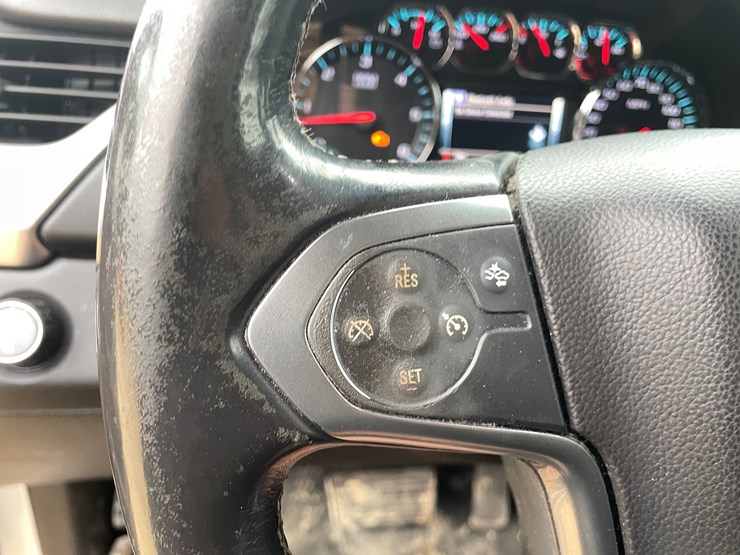 2015-chevrolet-suburban-image-79