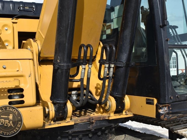 2019-caterpillar-326fl-image-24