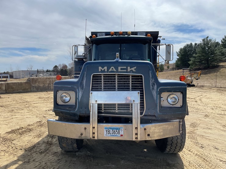 #401-•-1991-mac-rb688s-dump-truck-(has-mn-title)-image-2